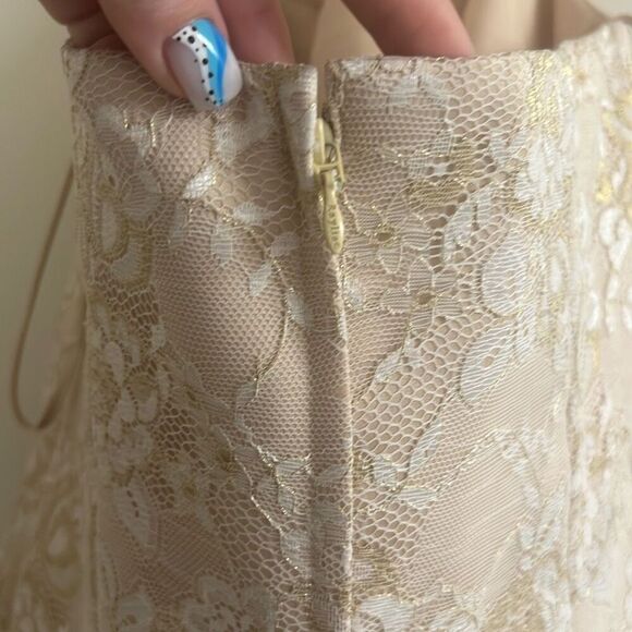 ✨Raylia Design Tiered All Over Lace Halter Midi Toffee/Gold Sz 10 Dress✨ - Picture 3 of 9